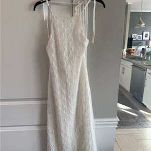 Elegant White Sleeveless Dress